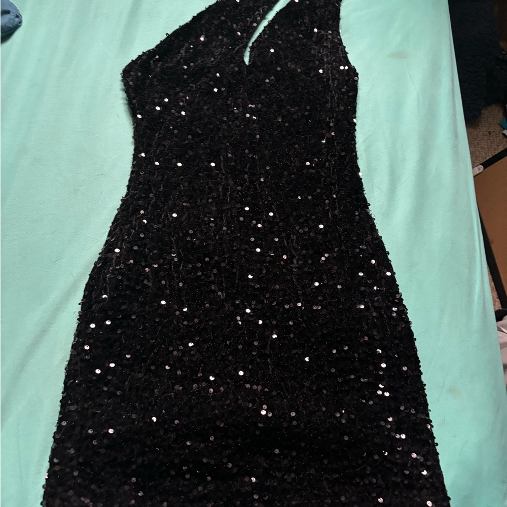 A symmetrical semi black dress Windsor